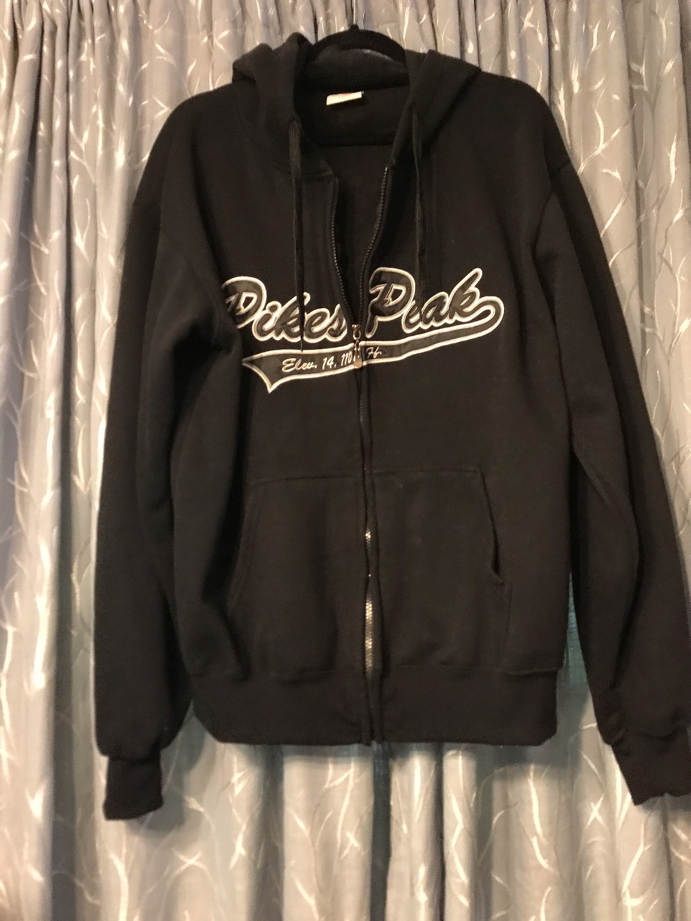 Pikes Peak Black Zip-Up Hooded Sweatshirt XL